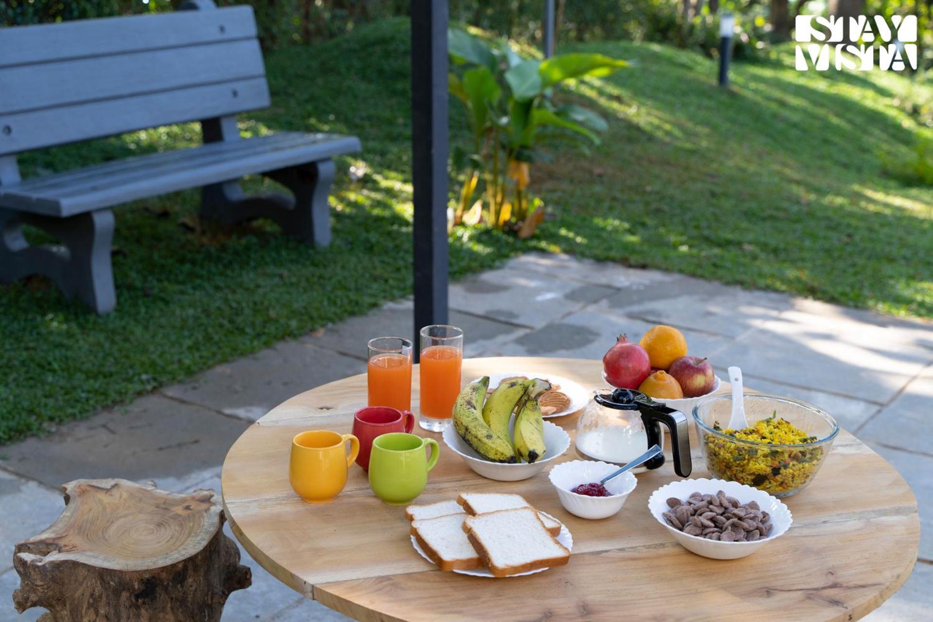 Stayvista At The Big Chill With Breakfast Included Vajanad Kültér fotó